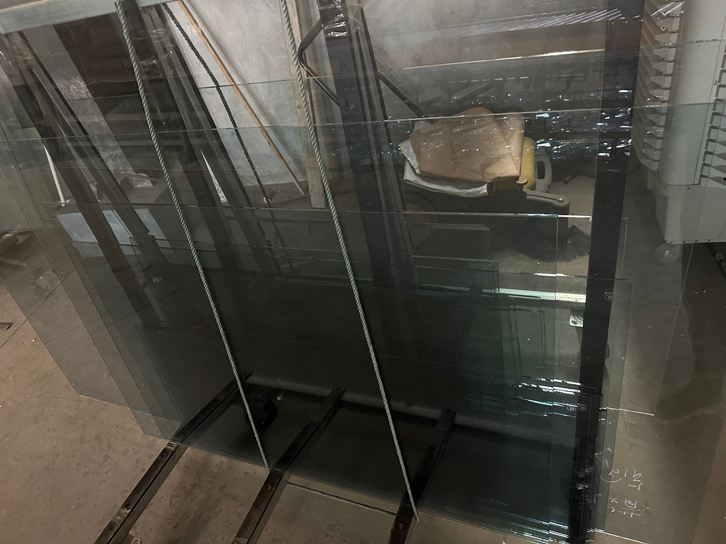 Zhiding Coating LOW-E glass(Price please ask customer service) Large pieces of glass can be customized for high transparency