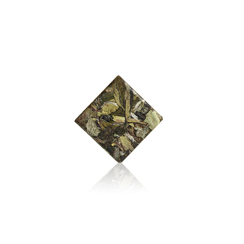 ChenYuanTai 2019 Cloud and Moon Song Specifications: 5g*3 tablets*10 boxes = 150g/box Specifications per item: 50 tablets Minimum order quantity: 100 Grade 1 Gongmei Fuding White Tea